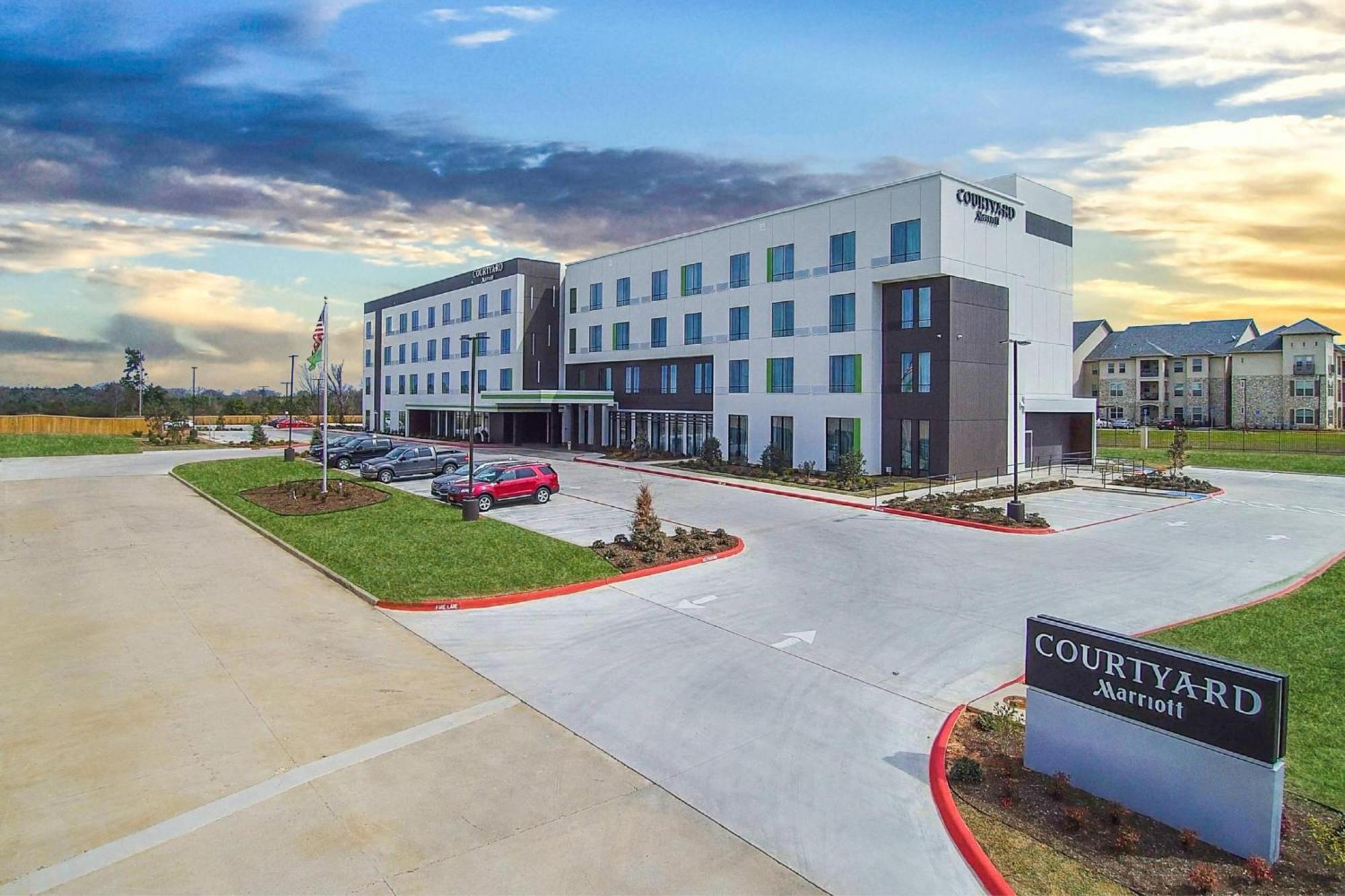 Courtyard By Marriott Longview North Hotel Exterior photo